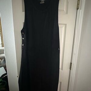 Chic Black Sleeveless Midi Dress